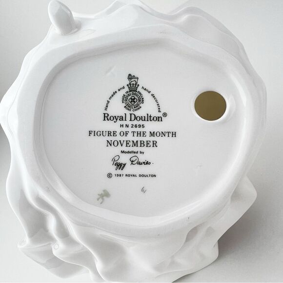 Royal Doulton Figure of the Month November HN2695 - Picture 7 of 8